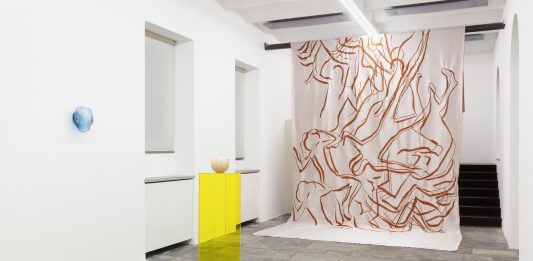 Alla Fondazione Pomodoro tre artisti per la Project Room #14: ‘Rosa in mano’