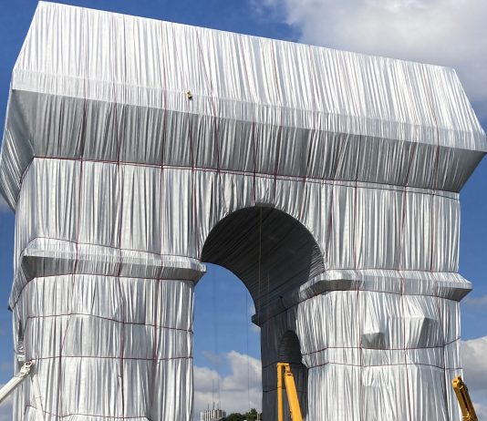 L’Arc de Triomphe empaqueté: Christo e Jeanne-Claude fra Parigi, Roma e l’Italia