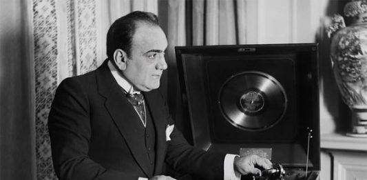 Enrico Caruso, nostro contemporaneo: la open call del Museo Madre