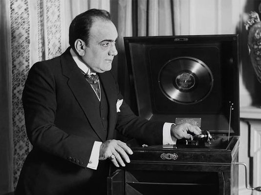 Enrico Caruso, nostro contemporaneo: la open call del Museo Madre