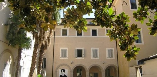 Le forme dell’attesa: un’opera collettiva e vitale alla Casa delle Donne di Roma