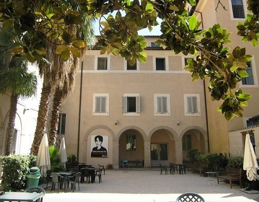 Le forme dell’attesa: un’opera collettiva e vitale alla Casa delle Donne di Roma