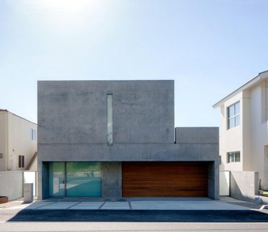 Kanye West ha acquistato una villa brutalista di Tadao Ando per 57 milioni