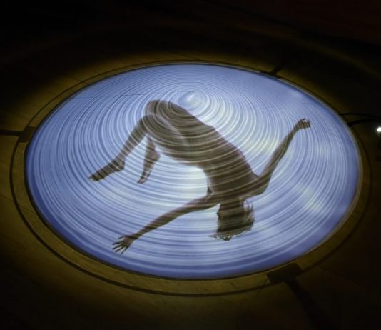 Immersi nella luce, alla Milano Design Week: Pietro Pirelli incontra Studio Azzurro