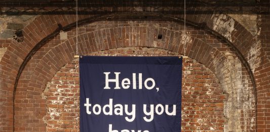 Vogliamo Tutto: alle OGR di Torino, 13 artisti in mostra sul tema del lavoro