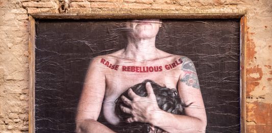 La rivoluzione dei corpi: il nuovo progetto di CHEAP con Rebecca Momoli "Raise rebellious girls", uno dei poster di CHEAP con le fotografie di Rebecca Momoli (fot. Margherita Caprilli).