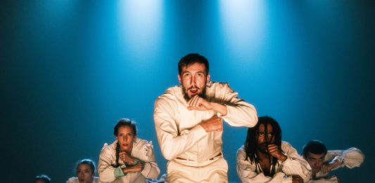 Double Murder di Hofesh Shechter, in un dittico fra violenza e tenerezza