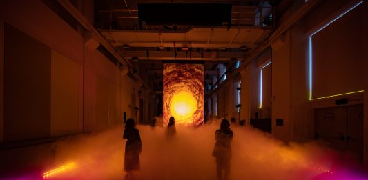 Tra le nuvole di “Falling Dreams”, l’installazione immersiva di NONE Collective a Milano