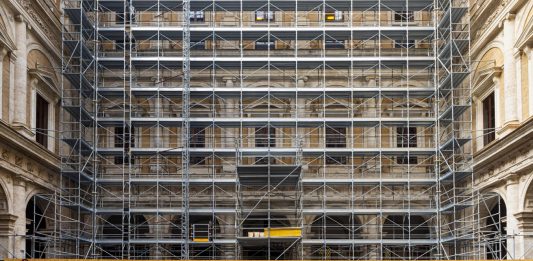 JonOne a Palazzo Farnese fa riemergere la storia romana