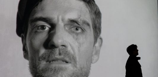 Un figlio del nostro tempo, di ieri e di domani, al Teatro Due di Parma figlio nostro tempo