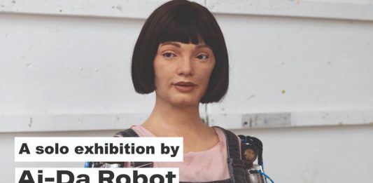 La storia di Ai-Da, la prima artista robot al mondo a essere arrestata