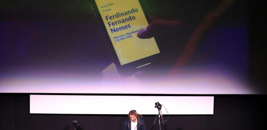 Una voce e un gesto, per non dimenticare: la performance di Filippo Riniolo al MAXXI