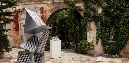 Equilibri e squilibri della scultura: Francesco Granito in mostra a Bari
