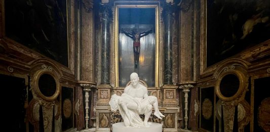 La Chiesa degli Artisti apre le porte alla Pietà contemporanea di JAGO