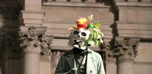 Giù la maschera dai monumenti: reazioni all’azione diffusa di Michele Tombolini