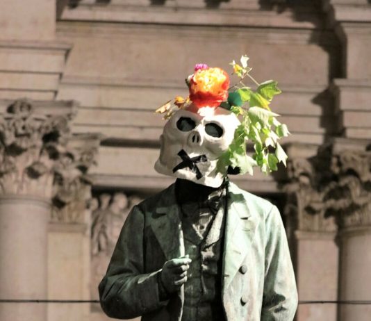 Giù la maschera dai monumenti: reazioni all’azione diffusa di Michele Tombolini