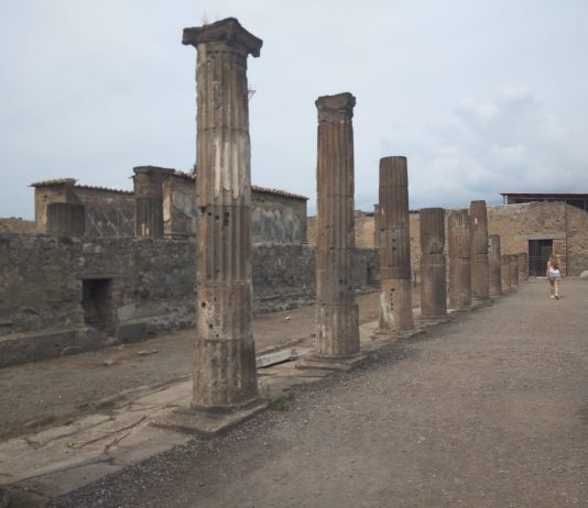 Mediterraneo oscuro: l’installazione sonora di Invernomuto, agli scavi di Pompei