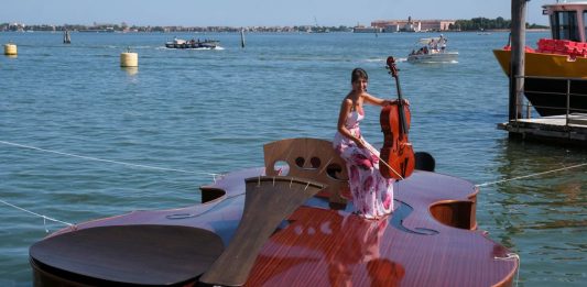 Il Violino galleggiante porta nel mondo l’arte e la musica di Venezia