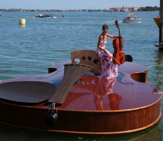 Il Violino galleggiante porta nel mondo l’arte e la musica di Venezia