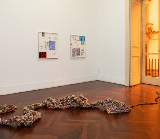 Gli imprevedibili intrecci della storia: Oscar Santillán alla Galleria Tiziana Di Caro