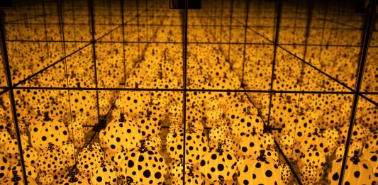 La prima retrospettiva israeliana di Yayoi Kusama