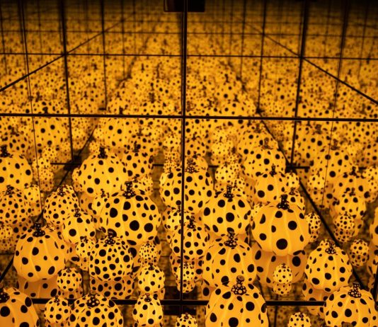 La prima retrospettiva israeliana di Yayoi Kusama