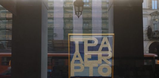 Un’edizione di DAMA diffusa nel centro di Torino, guidata da Boetti
