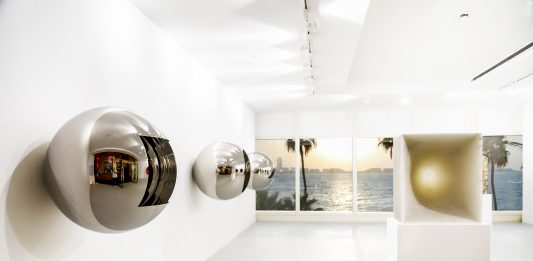 Galleria Continua apre uno spazio espositivo pop up a Dubai: le foto. Anish Kapoor protagonista