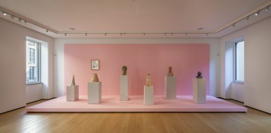 Prima del tuono, dopo il buio. L’arte sognante di Leiko Ikemura leiko ikemura building