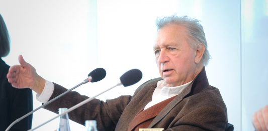 Addio a Jimmie Durham: muore l’artista cherokee che liberò la scultura con leggerezza Jimmie Durham