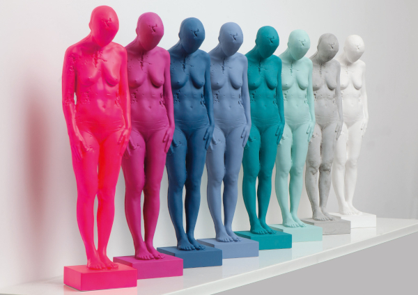 SEGNALA_Elia Alunni Tullini, Siamo solo prodotti, 2021, resina sintetica, 63.5x13x13 cm