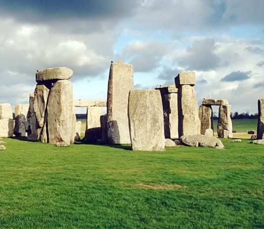 Nuovi misteri a Stonehenge: scoperta una serie di fosse nei dintorni del sito