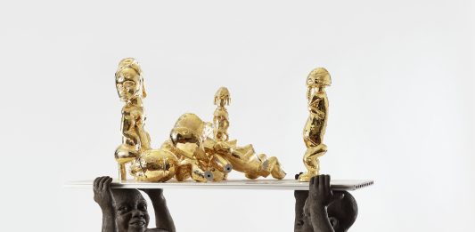 Colonialismi, appropriazioni e restituzioni: l’installazione di Victor Fotso Nyie a Ferrara