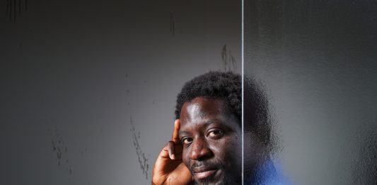 Ibrahim Mahama vince il Premio Pino Pascali 2021: la mostra a Polignano a Mare