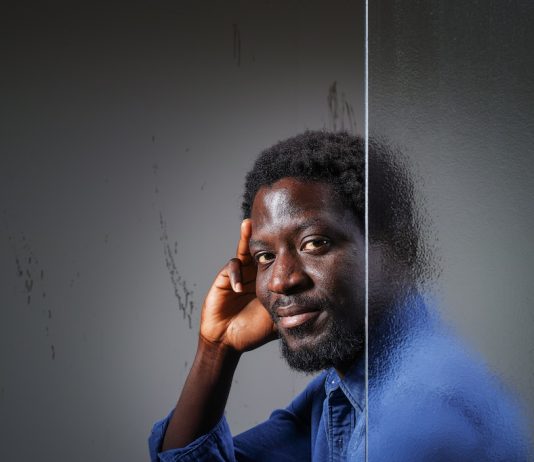 Ibrahim Mahama vince il Premio Pino Pascali 2021: la mostra a Polignano a Mare