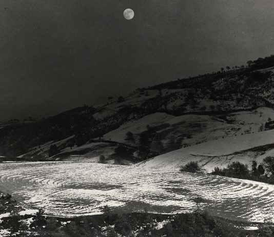 Torino rilegge Leopardi attraverso le fotografie di Mario Giacomelli