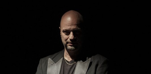 Corpi sul palco: la rassegna al confine tra performance e teatro