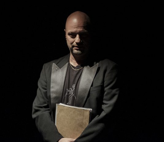 Corpi sul palco: la rassegna al confine tra performance e teatro