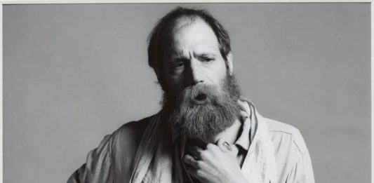 Morto a ottant’anni il grande Lawrence Weiner, il padre dell’arte concettuale Lawrence Weiner