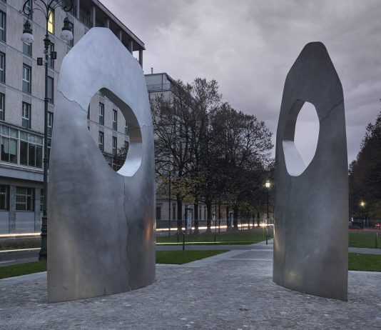 ‘Anatomia Umana’ di Salvatore Astore: l’omaggio di Mazzoleni a Torino