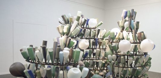 Bellezza del biossido di silicio: Tony Cragg al Museo del Vetro di Murano