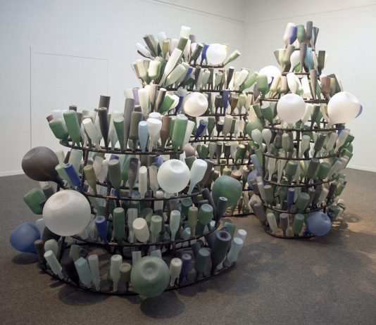 Bellezza del biossido di silicio: Tony Cragg al Museo del Vetro di Murano