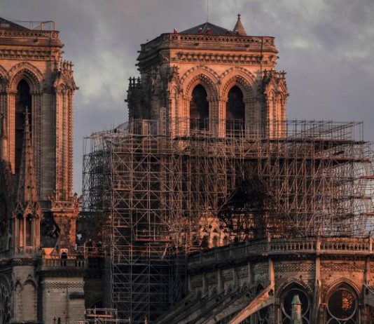 Il restauro di Notre Dame in versione Disney fa già discutere