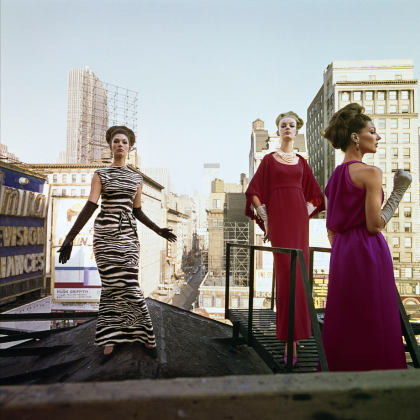 Simone d'Aillencourt in zebra-stripped dress, Nina Ricci, New York, 1962 (Vogue), Moderne