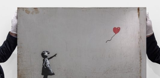 Robbie Williams mette in vendita tre opere di Banksy robbie williams banksy