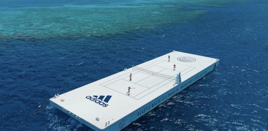 Un campo da tennis galleggiante per salvare la barriera corallina