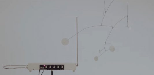 Alexander Calder suona il theremin: il progetto di Dorit Chrysler al MoMA