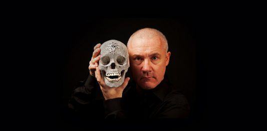 Il teschio di diamanti di Damien Hirst non è mai stato venduto a 100 milioni
