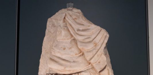 La Sicilia restituisce alla Grecia un frammento del Partenone