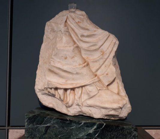 La Sicilia restituisce alla Grecia un frammento del Partenone